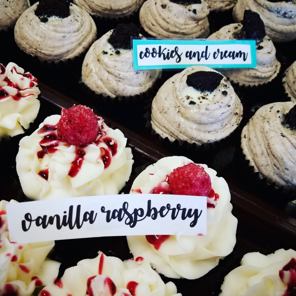 Vanilla Blackberry Cookies & Cream Top Rated Cupcakes In Woodbridge